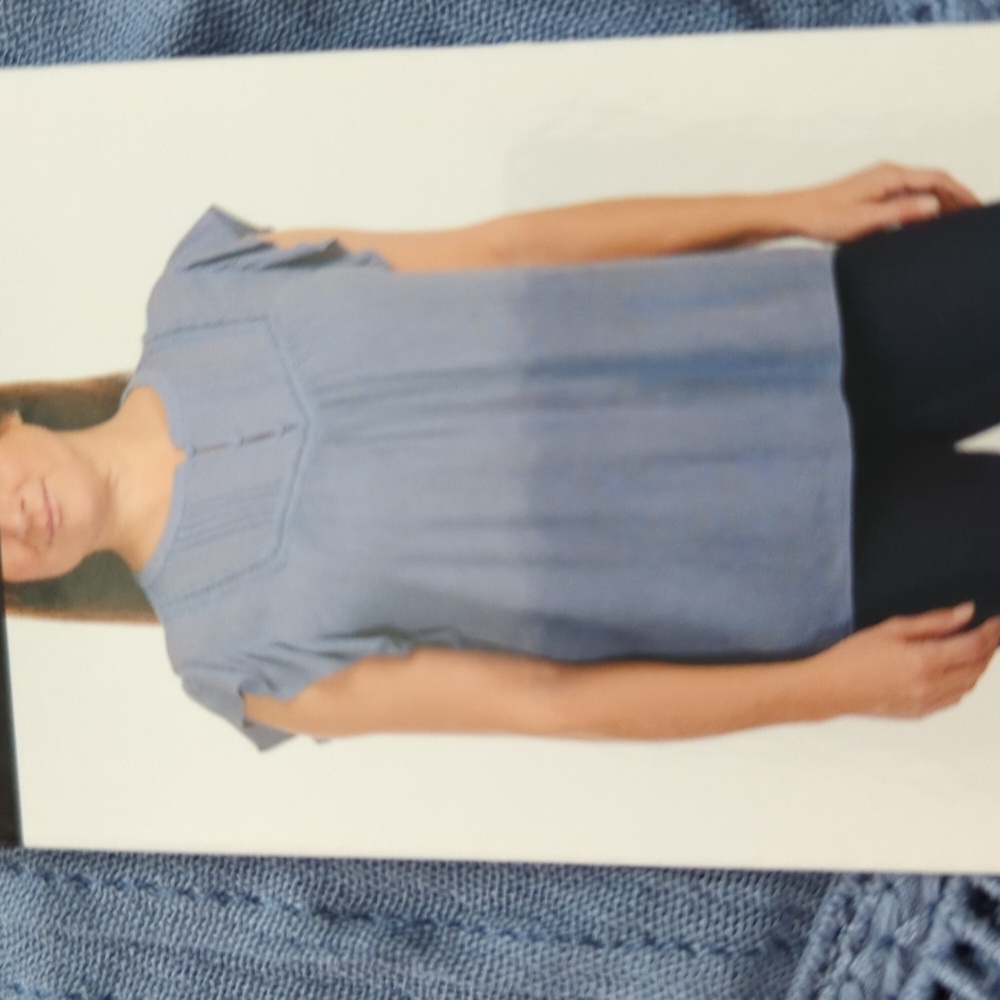 L: Dalia Sleeveless Button Shirt